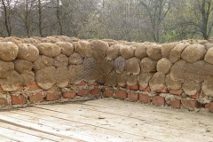 Casă din lut („cob”) in judetul Harghita